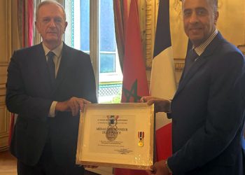 فرنسا توشح عبد اللطيف حموشي بوسام الشرف