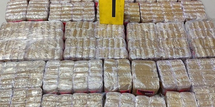 حجز 22 كلغ من مخدر الشيرا بمعبر باب سبتة