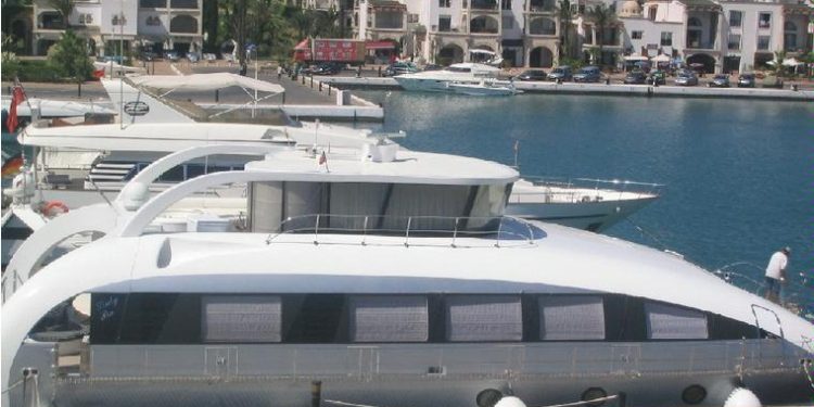 إنقلاب يخت في مارينا السعيدية
