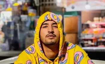 بعد طلاقه الرابور ميستر كريزي قرر الاحتفال مع جمهوره بطريقة غريبة
