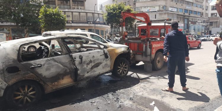 النير_ان تلتهم سيارتين بالبيضاء