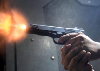 عناصر الشرطة تطلق النار لتوقيف شخص رفض الامتثال وواجه الشرطة باستعمال أسلحة بيضاء