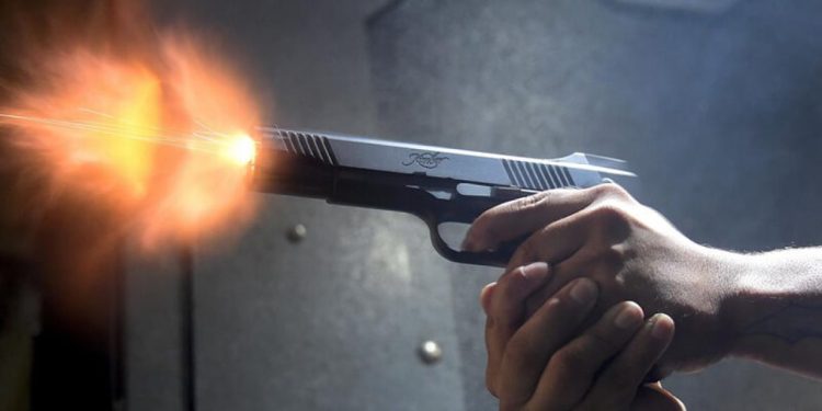 عناصر الشرطة تطلق النار لتوقيف شخص رفض الامتثال وواجه الشرطة باستعمال أسلحة بيضاء