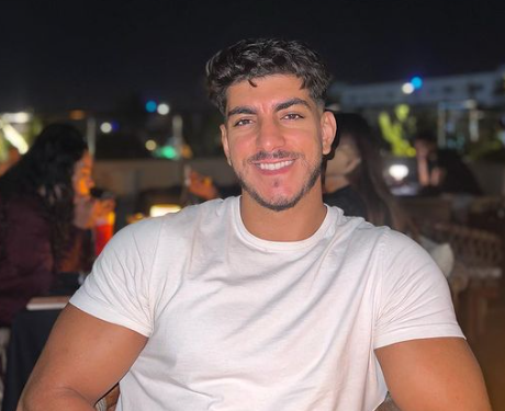 عمر إدريسي طليق “رجاء كوين” يكشف سبب طلاقهما