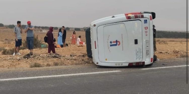 إصابة 18 شخصا بعد انقلاب لحافلة بتزنيت