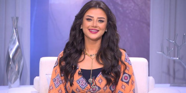 رضوى الشربيني تعلن عن توقف برنامجها