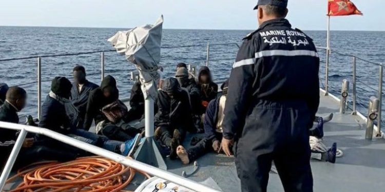 البحرية الملكية تقدم المساعدة لـ54 مرشحا للهجرة غير النظامية بطانطان