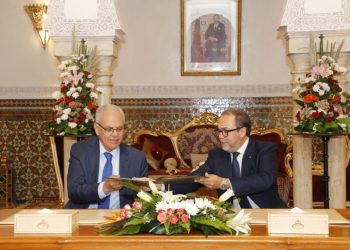 توقيع اتفاقية بين إدارة الدفاع الوطني والخطوط الملكية المغربية