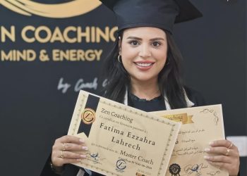 الفنانة فاطمة الزهراء لحرش تعبر عن فرحتها بتخرجها