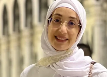 هدى صدقي تؤدي مناسك العمرة و تدعو لجمهورها