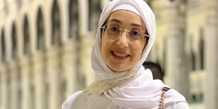 هدى صدقي تؤدي مناسك العمرة و تدعو لجمهورها