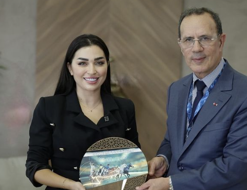 تكريم فرح الفاسي في معرض الفرس بالجديدة