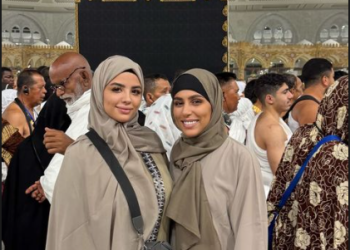 رجاء بلمير تؤدي مناسك العمرة