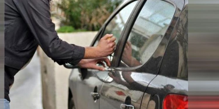 توقيف أربعة أشخاص للاشتباه في ارتباطهم بشبكة إجرامية تنشط في سرقة السيارات