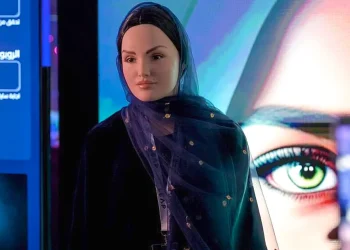 أول “روبوت”..سارة مغنية سعودية في Arab got Talent