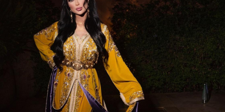 دنيا بطمة تخطف الأنظار بالقفطان المغربي