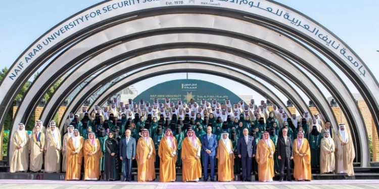 عبد اللطيف حموشي يشارك في اجتماع مجلس جامعة نايف وحفل تخرج الفوج 42