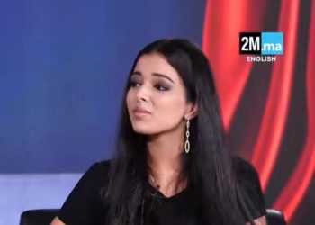 آية غرفاوي تتألق ببرنامج باللغة الإنجليزية لأول مرة على موقع 2m