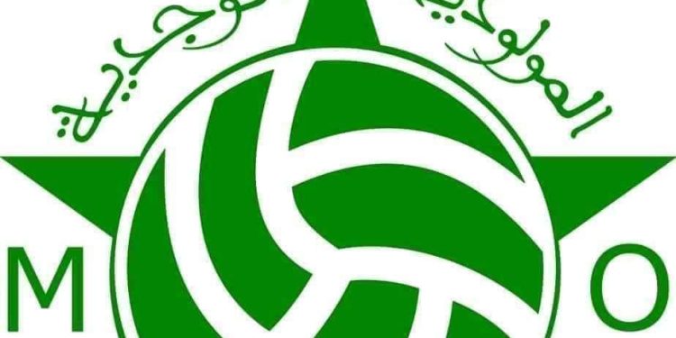 لاعبو مولودية وجدة يواصلون إضرابهم عن التداريب
