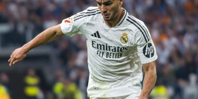 ريال مدريد يتجه لتجديد عقد النجم المغربي