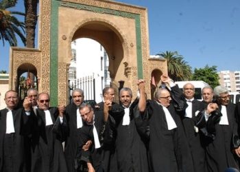 المحامون يعلقون إضرابهم ويستأنفون العمل بمختلف المحاكم