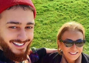 بكلمات مؤثرة..الفنانة نزهة الركراكي تساند نجلها سعد لمجرد