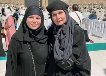 إلهام شاهين ويسرا تؤديان مناسك العمرة معًا