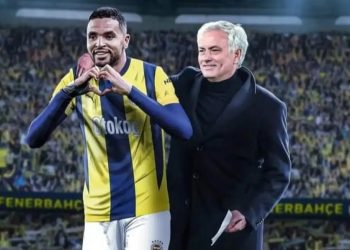 مورينيو يتمسك بالنصيري