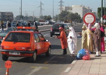 معاناة المسافرين مع سيارات الأجرة تصل لقبة البرلمان