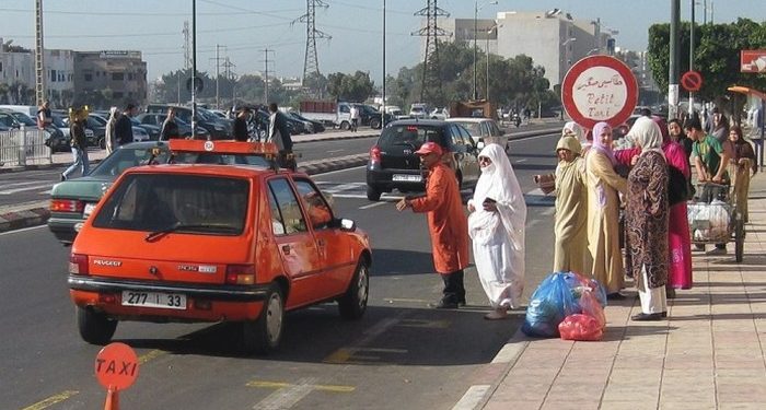 معاناة المسافرين مع سيارات الأجرة تصل لقبة البرلمان