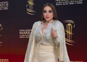 مصممة الأزياء “سلطانة” ترد على منتقدي حضورها في مهرجان الفيلم بمراكش