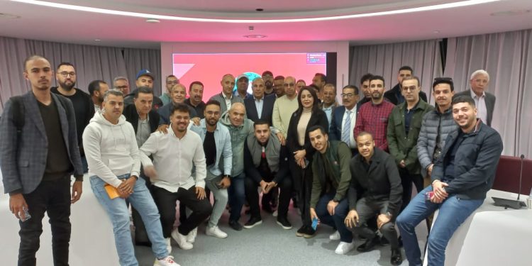 ممثلو الأندية الوطنية يشيدون ببطاقة الملاعب