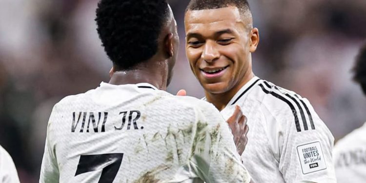 ريال مدريد يتوج بكأس الأنتركونتينونتال بفوزه على باتشوكا