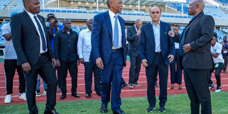 رئيس الكاف يتفقد ملاعب البلدان المستضيفة للشان