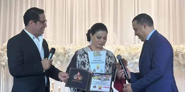 بالقفطان المغربي..تكريم الفنانة لطيفة رأفت بمدريد