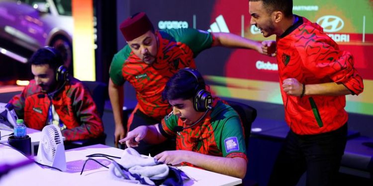 أنس موسى لاعب المنتخب الوطني يدخل التاريخ بالتأهل لنهائي كأس العالم في كرة القدم الإلكترونية