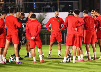 مدافع دولي مغربي يتعافى من الإصابة
