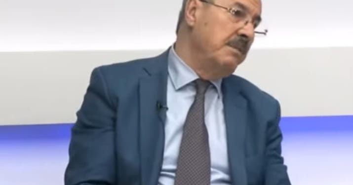 الوزاني يطالب بمستحقاته من آيت منا