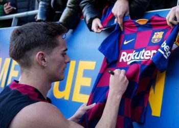 برشلونة يسارع الزمن لتأهيل لاعب بارز قبل نهاية السنة