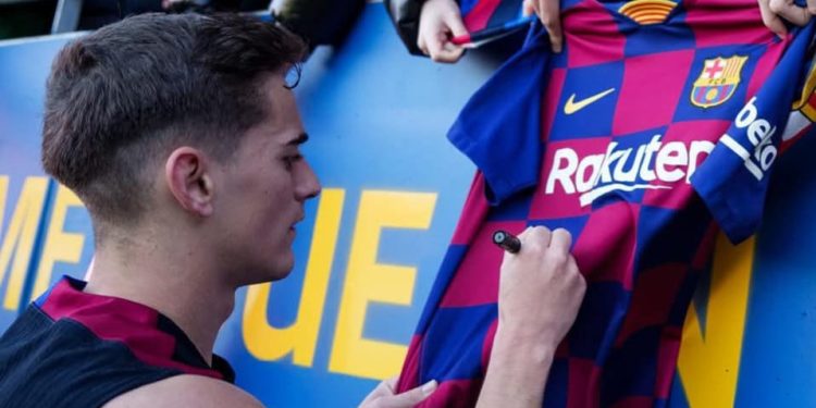 برشلونة يسارع الزمن لتأهيل لاعب بارز قبل نهاية السنة