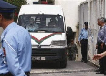توقيف شخص رفقة إبنه للاشتباه في تورطهما في النصب والاحتيال بمدينة القصر الكبير
