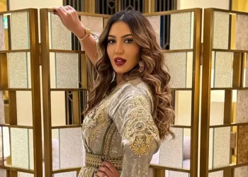 أسماء لمنور تستعرض أنغامها الخليجية في “بشويش”