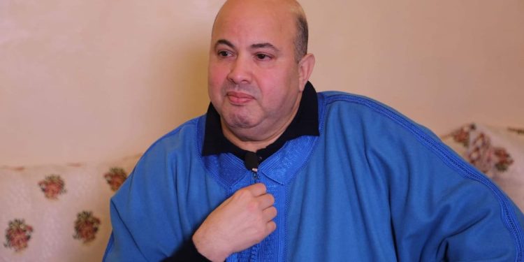 الفنان “حجيب” يرد على الانتقادات الموجهة لبرنامج “النجم الشعبي”