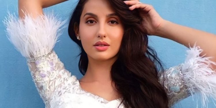 المغربية نورا فتحي تعلن عن مفاجأة لجمهورها
