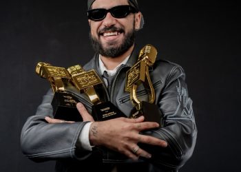متخفية بقناع..أول ظهور لزوجة “الغراندي طوطو”