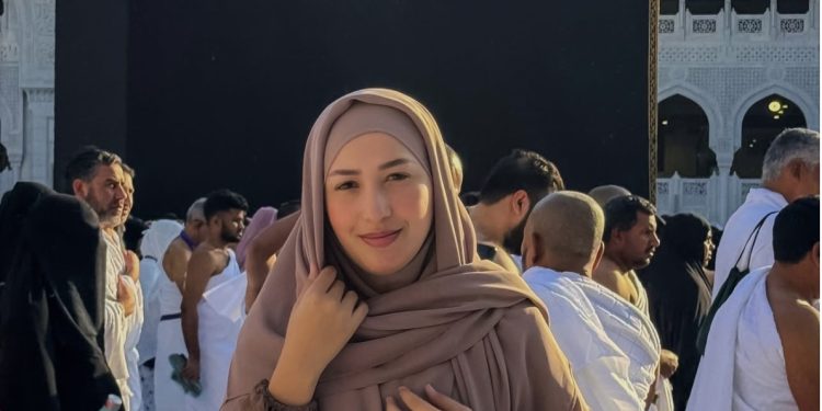 ببداية السنة الجديدة..هند زيادي تؤدي مناسك العمرة