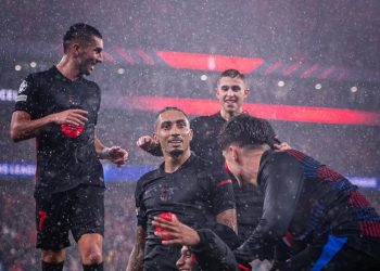 لاعب بارز في برشلونة يحدد مستقبله رفقة النادي