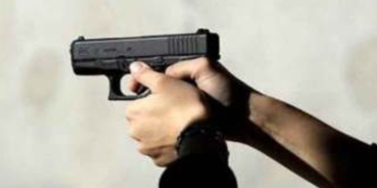 مفتش شرطة يعمل بولاية أمن العيون يضطر لإستعمال سلاحه الوظيفي لتوقيف شخص في عقده الثالث