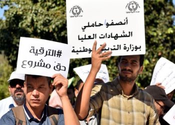 أساتذة الشهادات يطالبون بالتسوية العاجلة لملفهم
