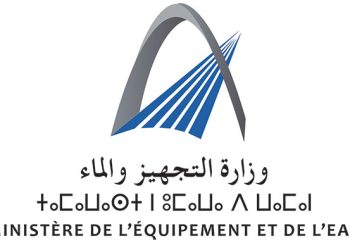 وزارة التجهيز والماء تتخذ عدة إجراءات بعد انهيار أرضي بالطريق الرابطة بين الجبهة والحسيمة